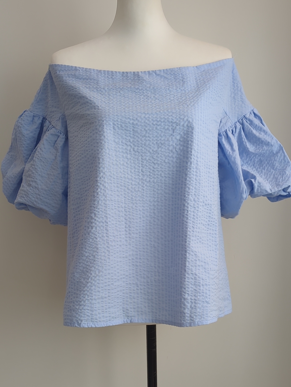 NWT H&M Pale Blue Seersucker Off-Shoulder Puff Sleeve Peplum Blouse